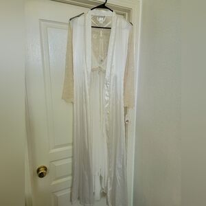 Elegant White Lace Trim Robe and Nightgown Set